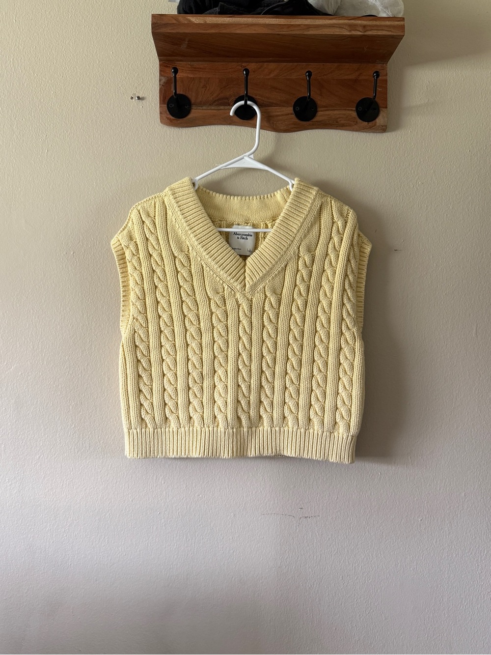 Abercrombie & Fitch Butter Yellow Cable Knit V Neck Chunky Sweater Vest Size L